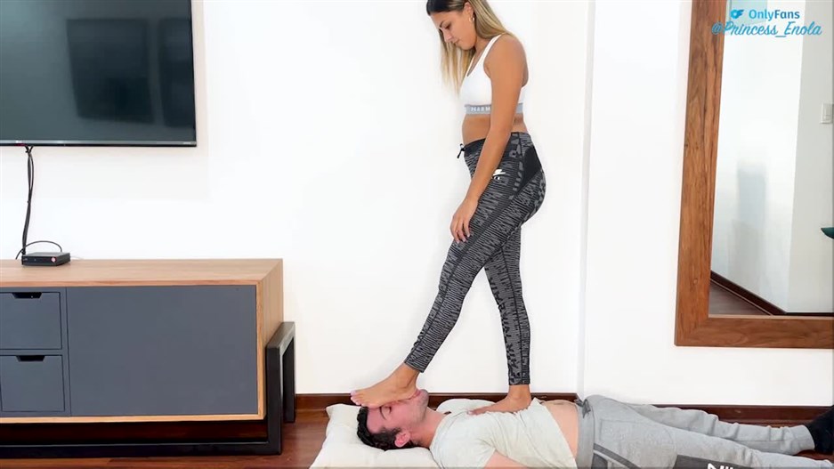 Enola - I Love Standing On Your Head While You Worship My Feet Offer - pornevening.com